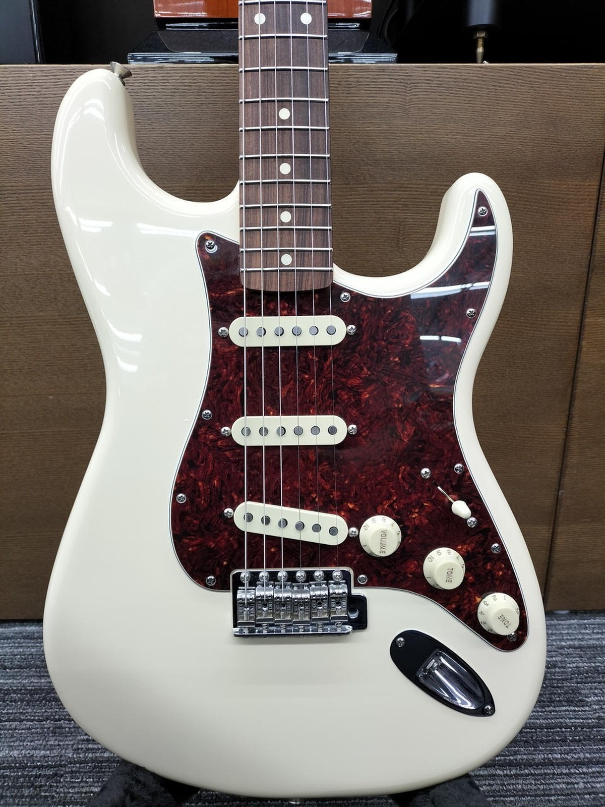 FENDER VINTERA 60’s STRATOCASTER Used 2021 Alder body Maple neck w/Soft case