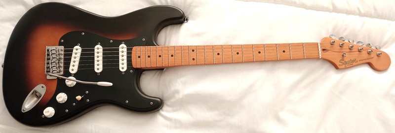 Squier 40th Anniversary Vintage Edition Stratocaster 2022 Satin Wide Sunburst
