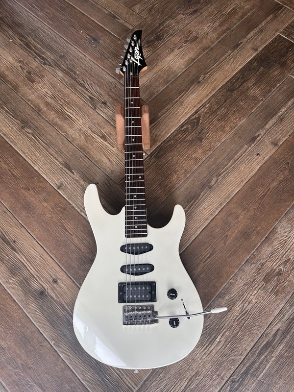 Lyon by Washburn Super Strat Made In Korea