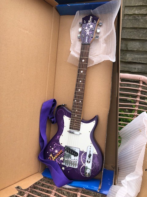 Hannah Montana Electric Guitar Washburn Boxed Excellent Condition Barely Used