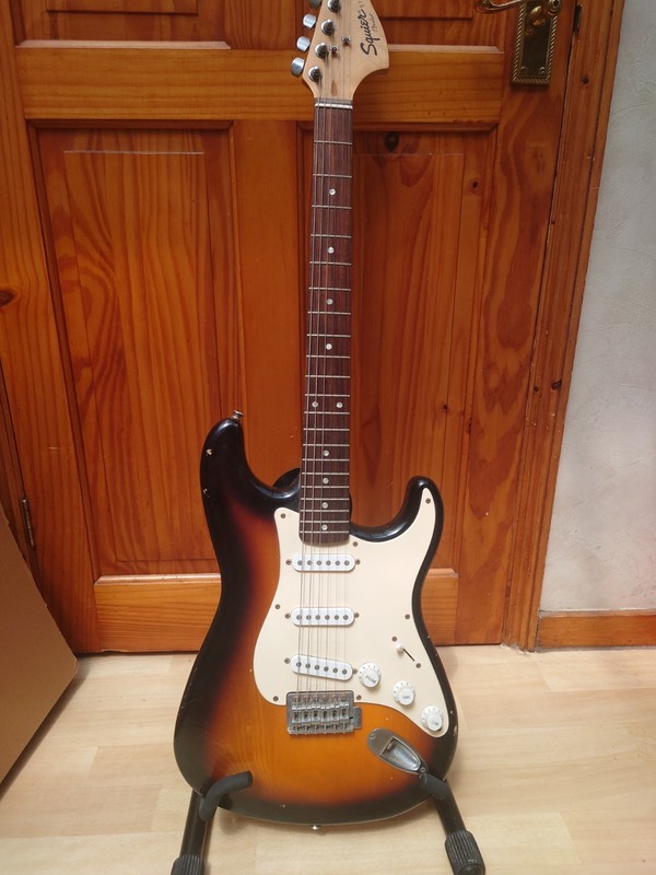 Fender Squire Stratocaster Electric Guitar 2008 Made In China Sunburst