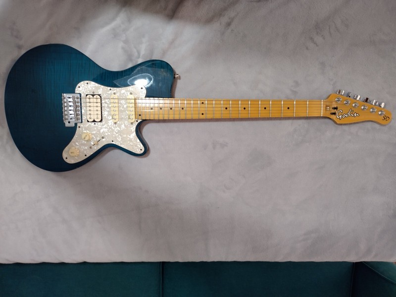 Godin SD(s) 1999-Solid rippled Maple, Transparent Blue, Excellent condition