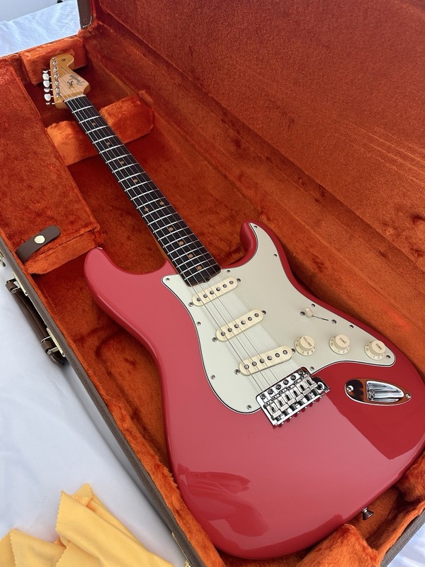 Fender American Vintage II 1961 Stratocaster Electric Guitar Fiesta Red