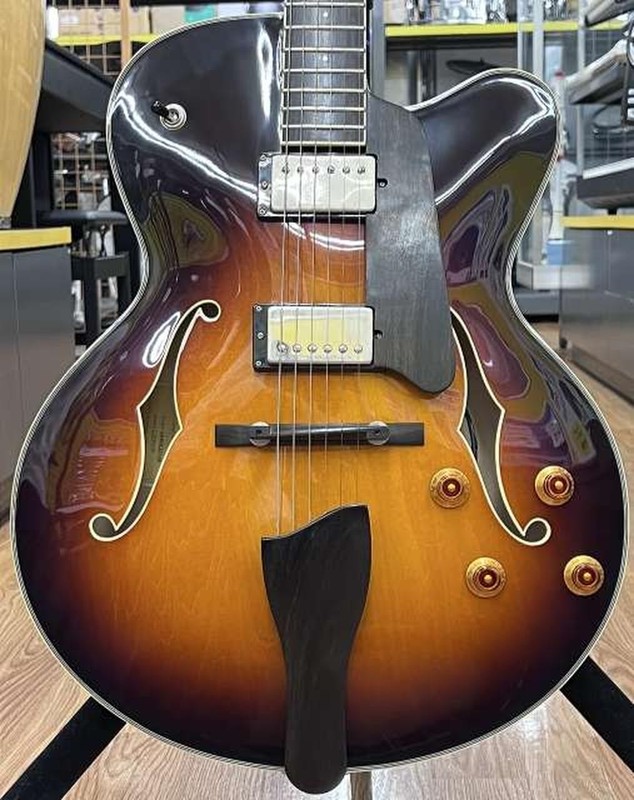 Eastman AR-403CE/D Hollow Body Electric Guitar Used