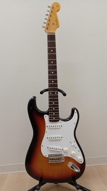 Fender Japan ST62 Stratocaster Electric Guitar Used