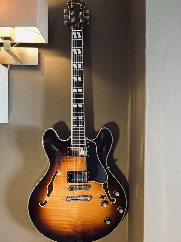 Eastman T486B Guitar Sunburst