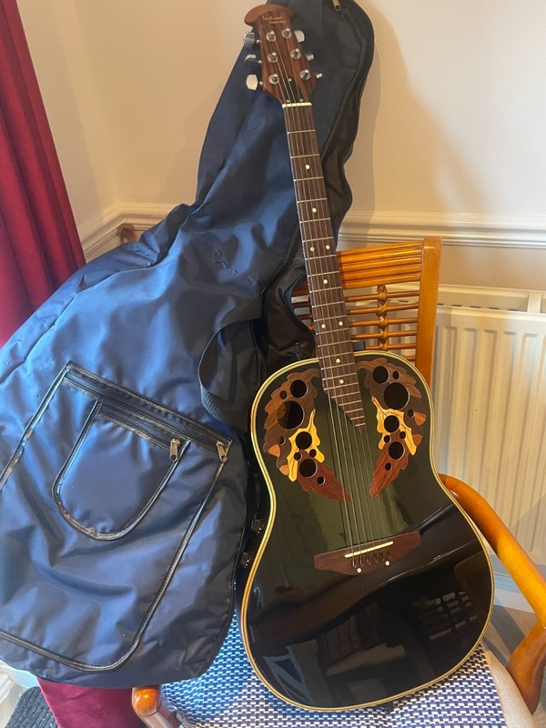 Tanglewood Odyssey electro-acoustic round back in near mint condition