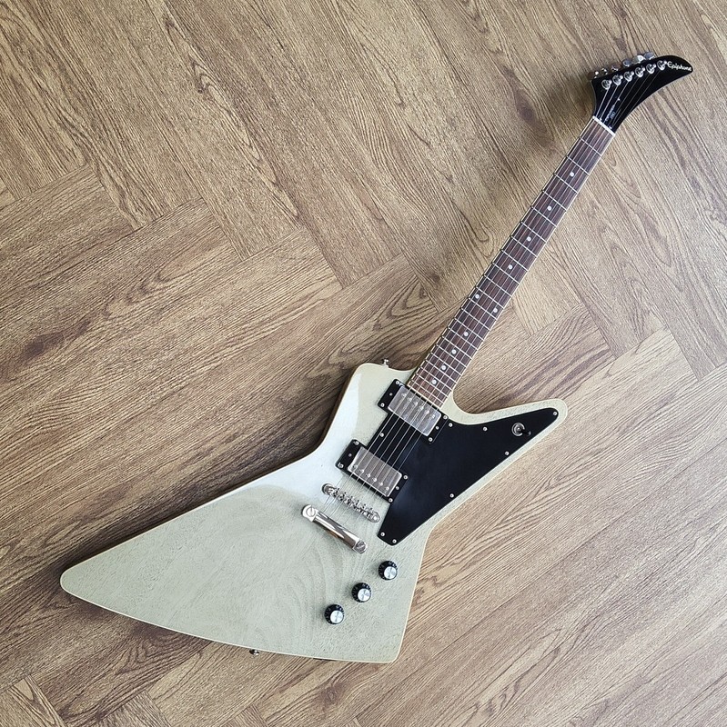Epiphone Explorer Pro In TV Silver-Limited Edition