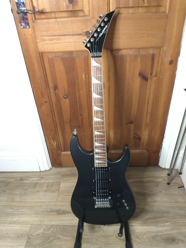 Columbus Series 3-184/e Vintage-Korean-Electric Guitar. Good Condition