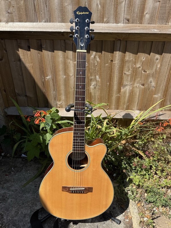 Epiphone Pr-4e Electro Acoustic Cutaway Guitar