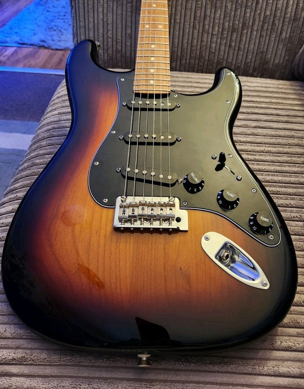 Fender Stratocaster-MIM Sunburst, Vintage 59 Pickups