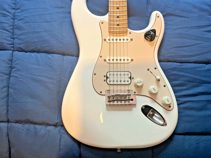 FENDER STRATOCASTER (Mexico) HSS Pickups, White / Maple Neck