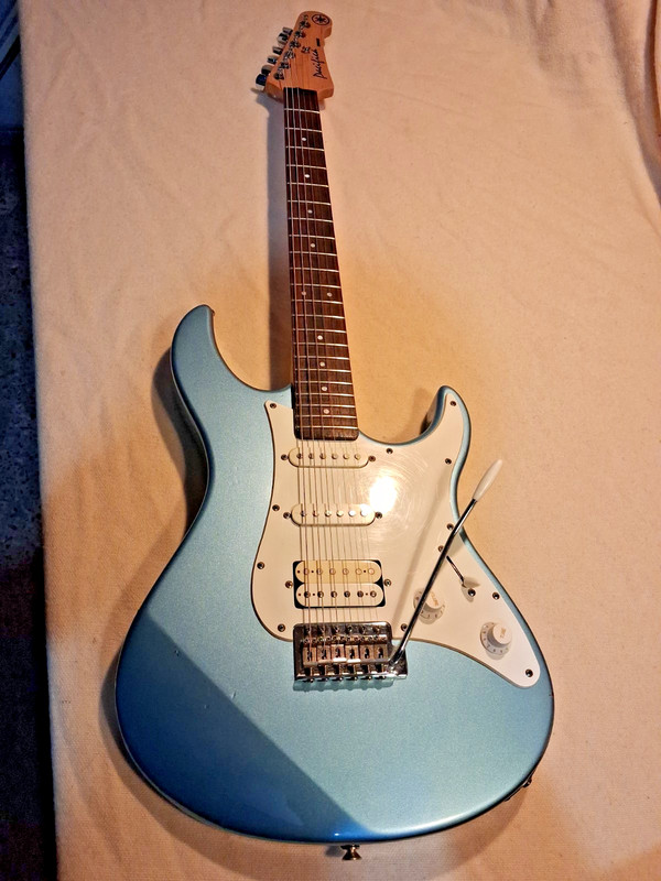 Yamaha Pacifica PAC112J electric guitar. Right Handed. Beautiful blue colour