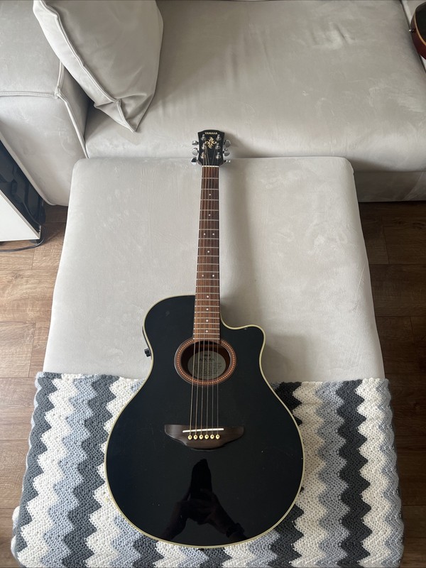 Yamaha APX-4A Electro-Acoustic Guitar