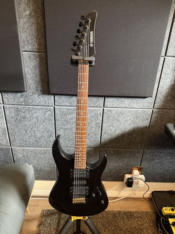Yamaha RGX121S Midnight Black Electric Guitar