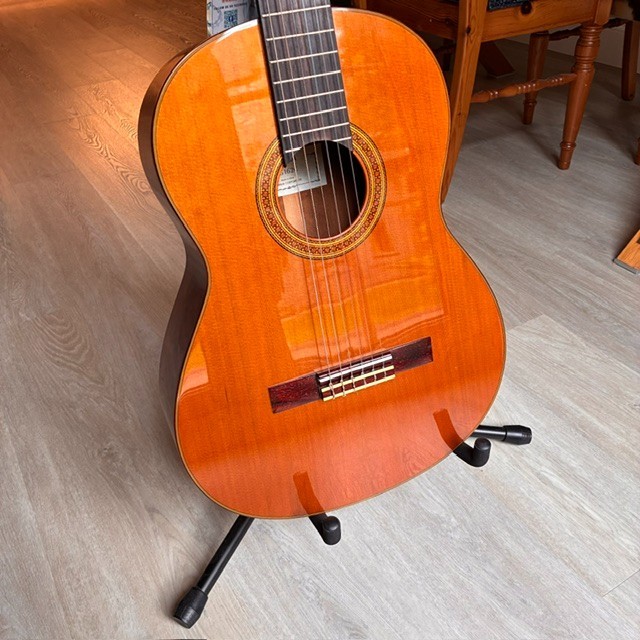 Yamaha CG 162C Classical Guitar in near immaculate condition