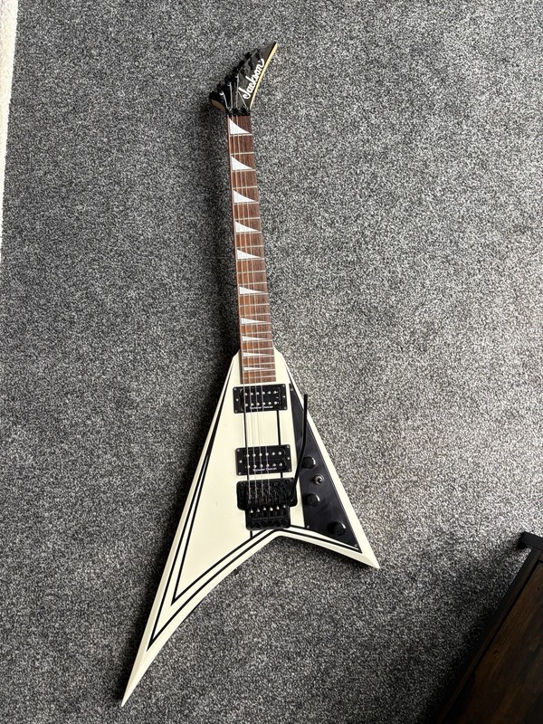 Jackson Pro Series Rhoads RR3 Electric Guitar Ivory White with Black Pinstripes